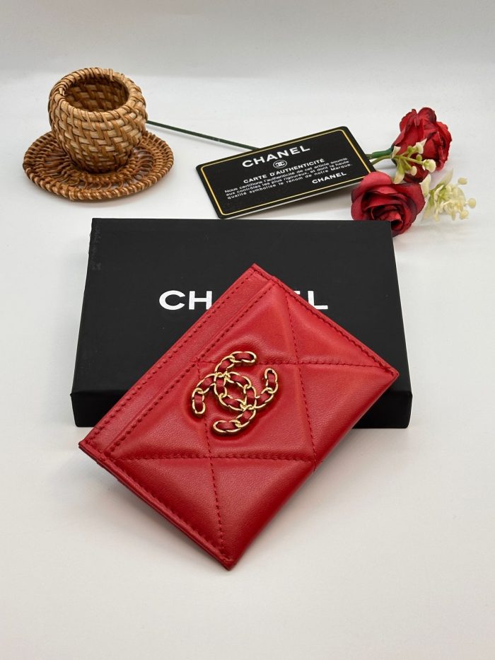 CHANEL 19 CARDHOLDER RED