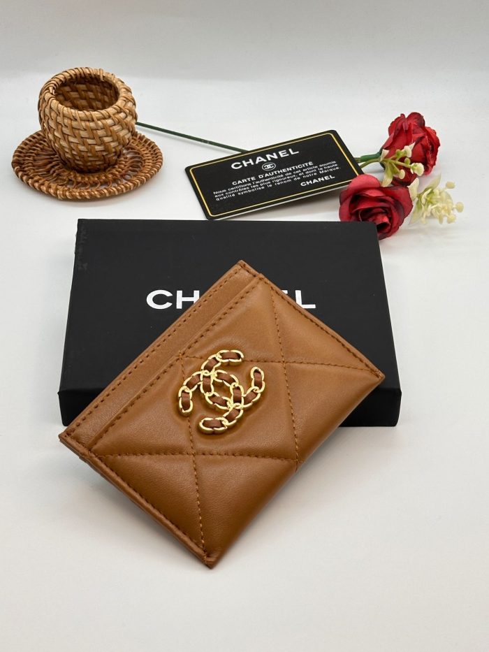 CHANEL 19 CARDHOLDER BROWN