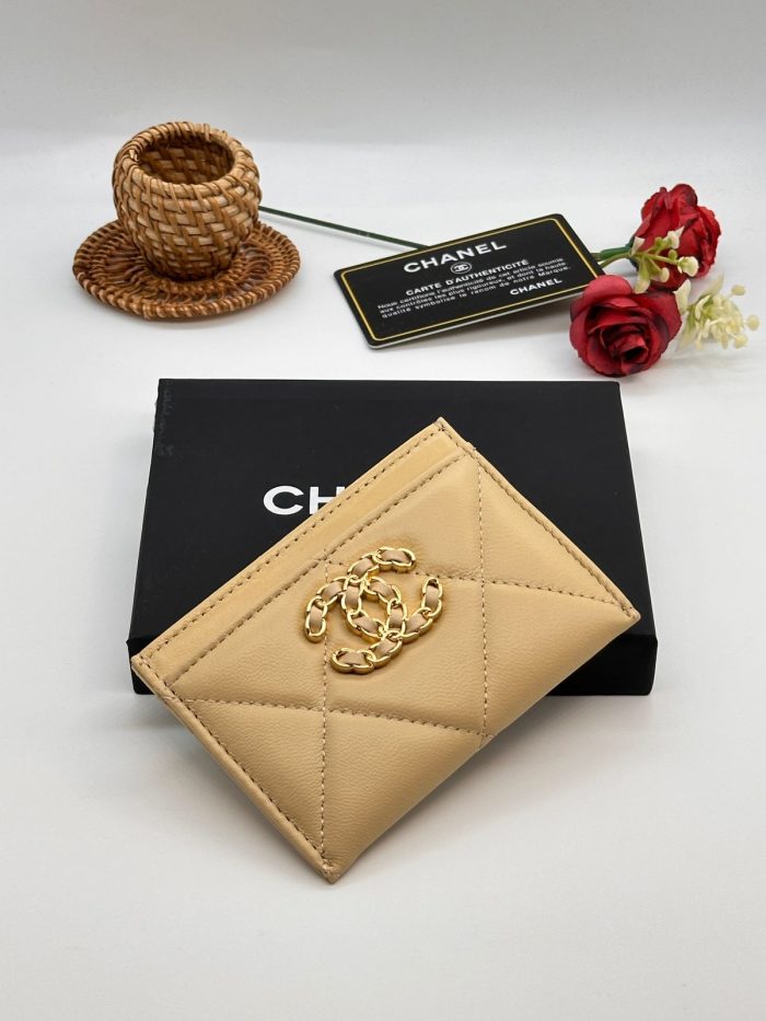 CHANEL 19 CARDHOLDER BEIGE