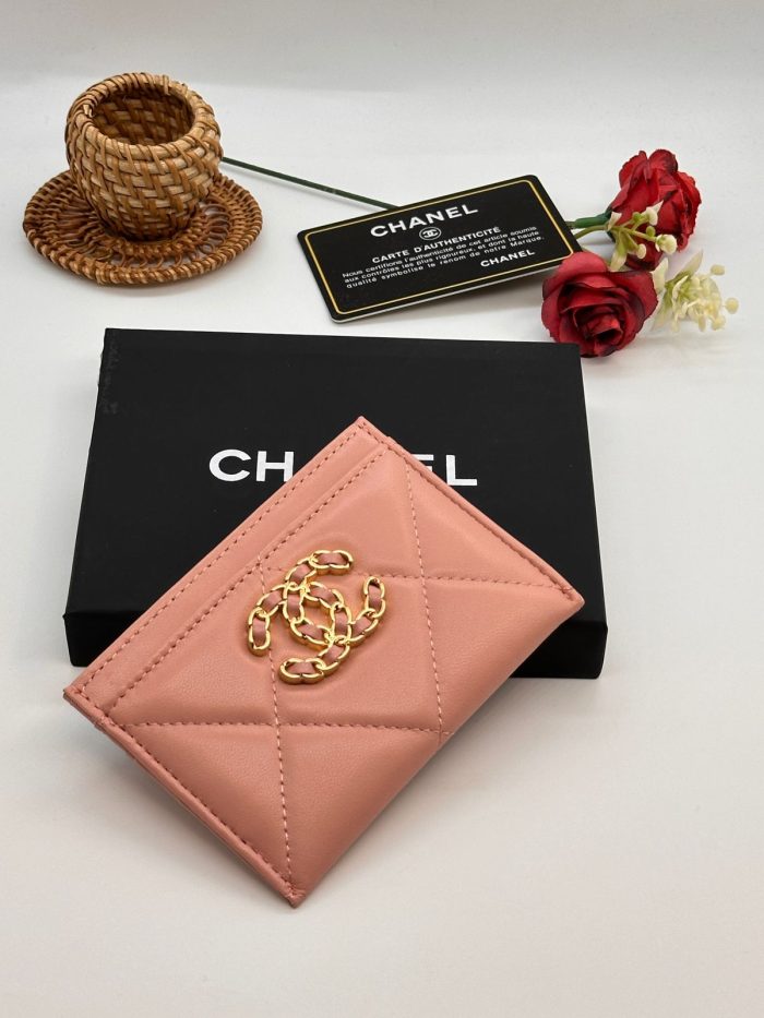 CHANEL 19 CARDHOLDER BABY PINK