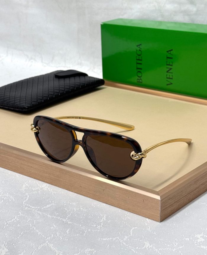 Bottega Veneta Knot Aviator Sunglasses With A Brown Acetate Frame And Gold-Toned Metal Temples