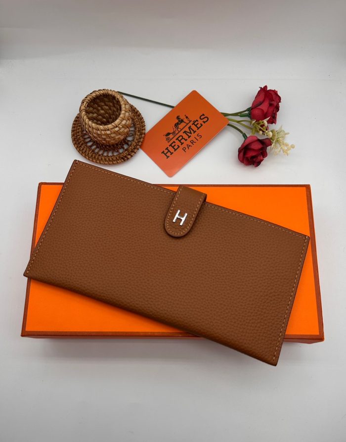 Hermès Béarn Wallet in Brown-Toned Leather with a Palladium H closure