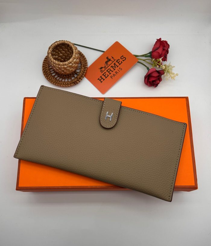 Hermès Béarn Wallet in Taupe shade leather with a Palladium H closure