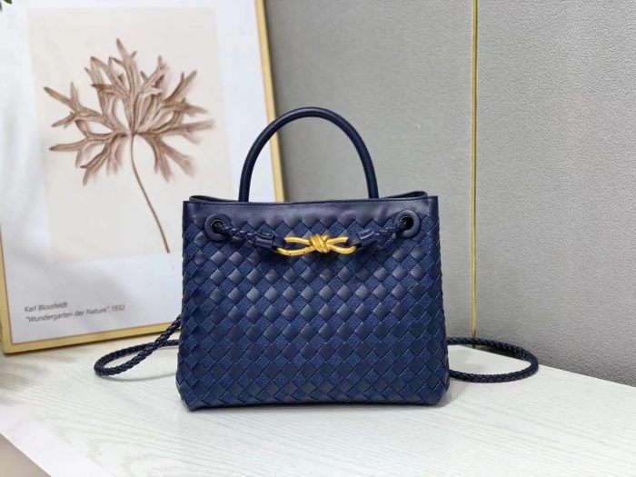 Bottega Veneta Small Andiamo Chain bag in Duke blue intrecciato leather 23x8x20cm