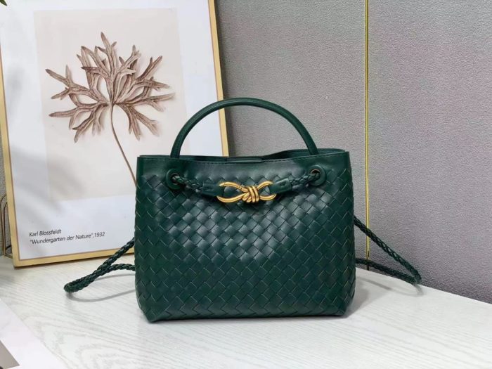 Bottega Veneta Small Andiamo Chain bag in forest green intrecciato leather 23x8x20cm