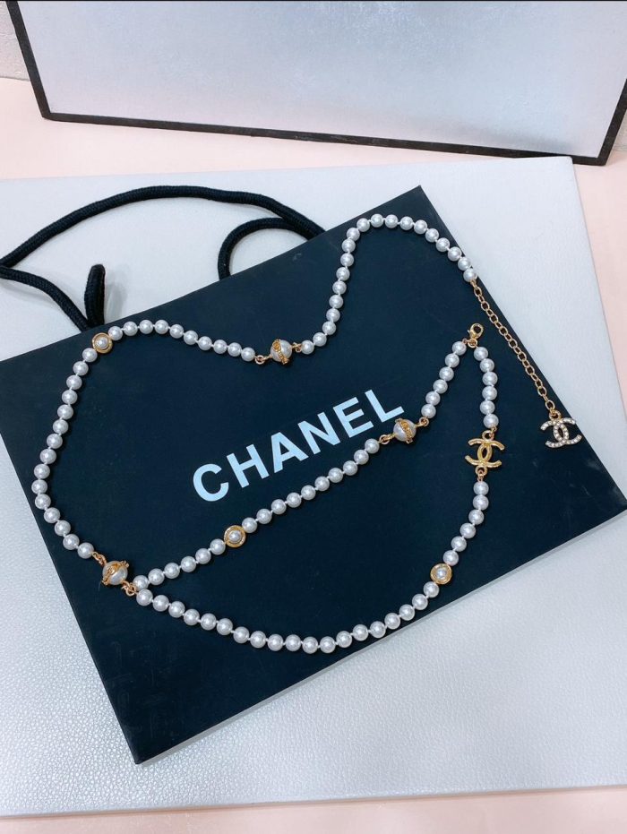 CHANEL Faux Pearl Chain Waist Belt with Gold-Tone CC Logo Charms