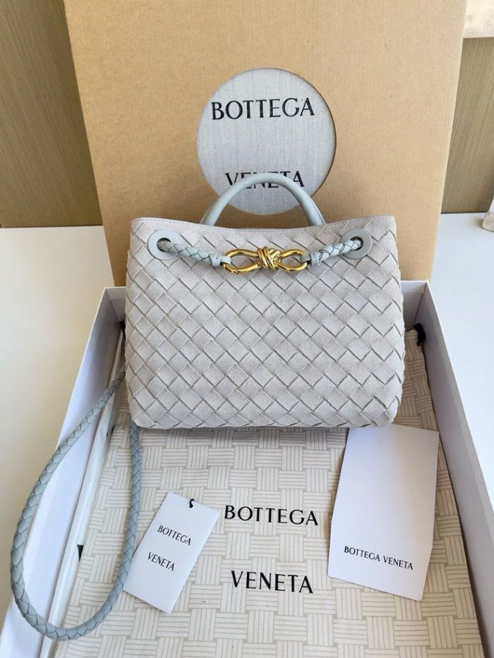 Bottega Veneta Small Andiamo Chain bag in sterling intrecciato leather 23x8x20cm