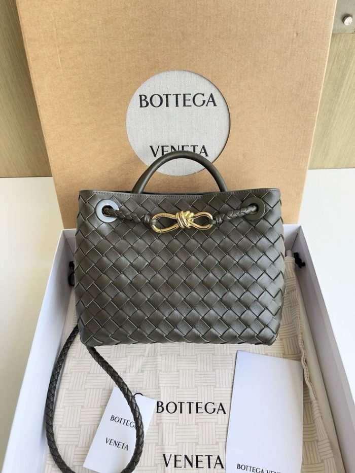 Veneta Small Andiamo bag in cypress intrecciato leather with gold-tone hardware 23x8x20cm