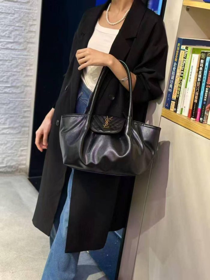 Saint Laurent (YSL) Loulou Shopping Tote Bag in a black quilted leather 30x15x24cm