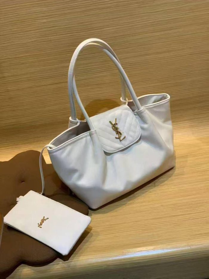 Saint Laurent Icare Maxi Shopping bag in white lambskin leather 30x15x24cm