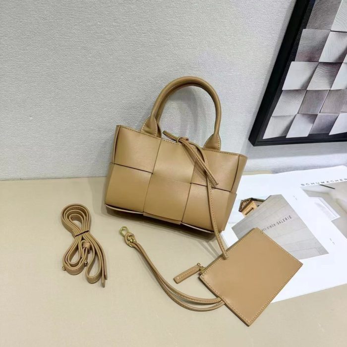 Bottega Veneta Mini Arco tote bag in camel-colored intrecciato leather 20cm