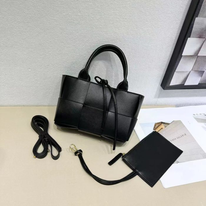 Bottega Veneta Mini Arco tote bag in black leather 20cm
