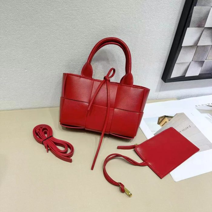 Bottega Veneta Mini Arco tote bag in red leather 20cm