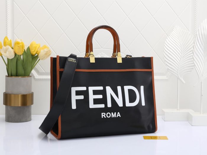 Fendi Sunshine Medium Shopper tote bag in Black calf leather with tortoiseshell-effect plexiglass handles