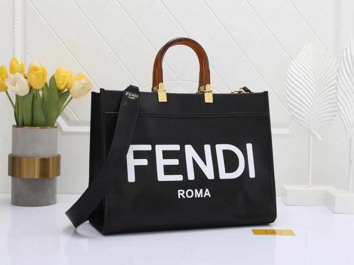 Fendi Sunshine medium tote bag in Black leather with tortoise-effect plexiglass handles
