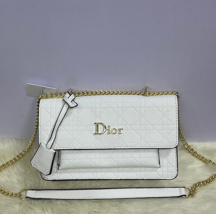 Dior shoulder bag  in White with a chain strap 25x16cm