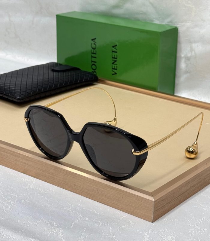 Bottega Veneta BV1436S Drop Squared Sunglasses In Color Black