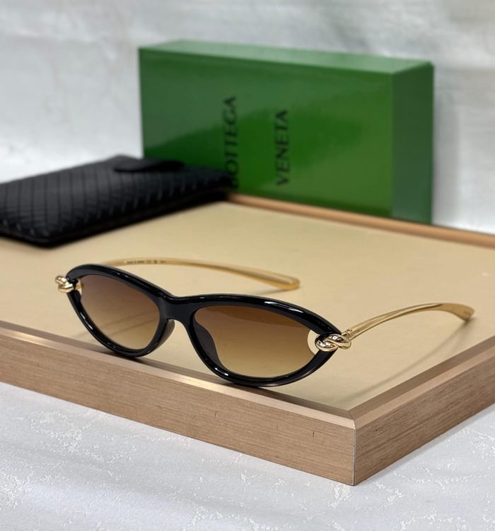 Bottega Veneta Knot Cat-Eye Sunglasses In A Black Acetate Frame With Gold-Tone Arms