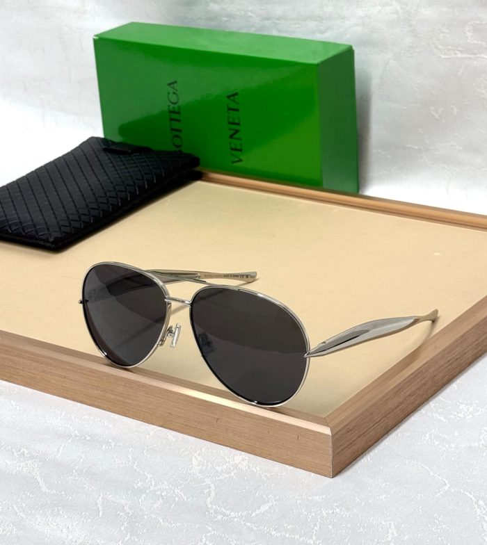 Bottega Veneta Aviator Sunglasses With Sliver Metal With Black Lense