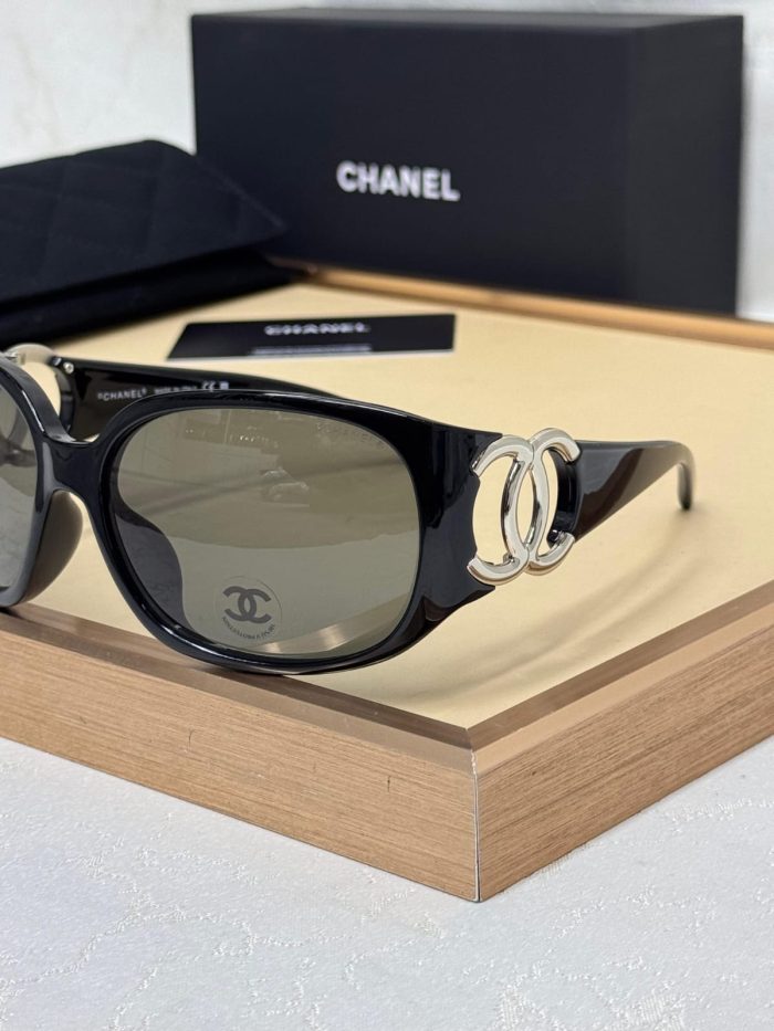 Chanel Sunglasses With Large Sliver-Tone CC Logos On The Temples Black Lens
