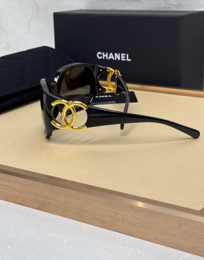 Chanel Sunglasses With Large Gold-Tone CC Logos On The Temples Black Lens