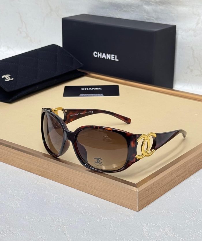 Chanel Sunglasses With Large Gold-Tone CC Logos On The Temples Brown Lens