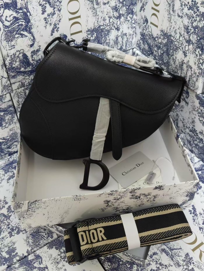 Christian Dior Saddle bag in black grained calfskin with an adjustable strap
