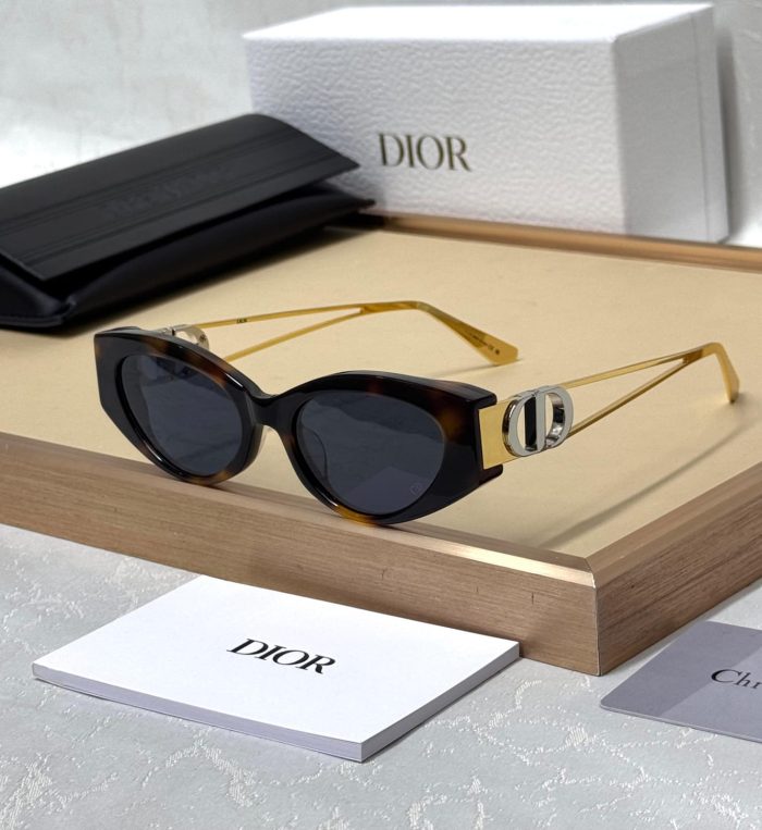 Dior 30Montaigne B6I Cat-Eye Sunglasses In Brown Acetate With Gold-Tone Arms