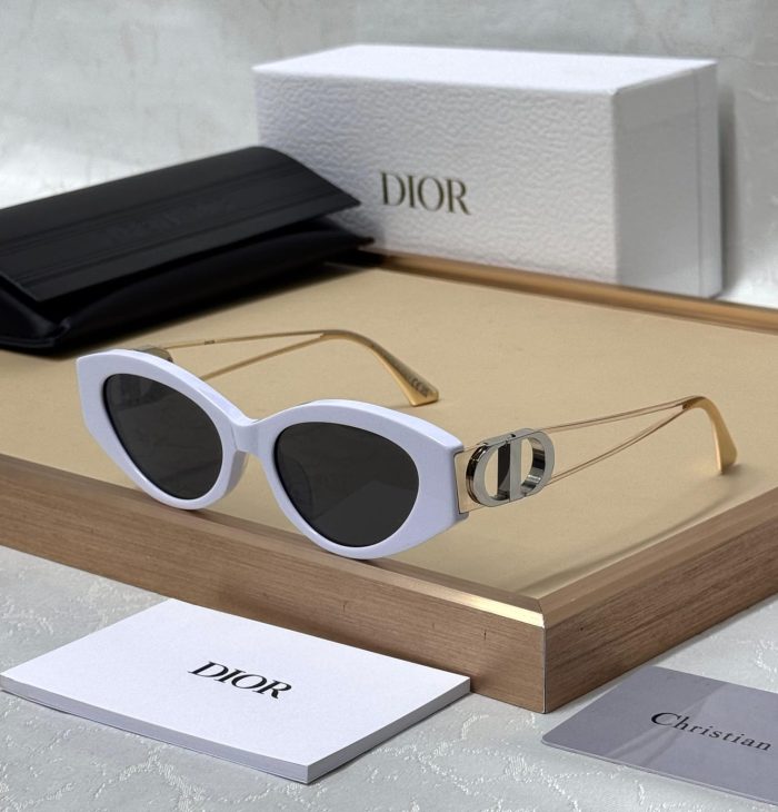 Dior 30Montaigne B6I Cat-Eye Acetate And Gold-Tone Sunglasses With White Frame