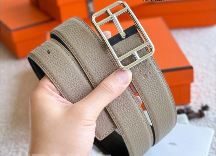 Hermès Royal Belt Buckle With A Reversible Leather Strap In Taupe And Black Calfskin With Silver-Tone