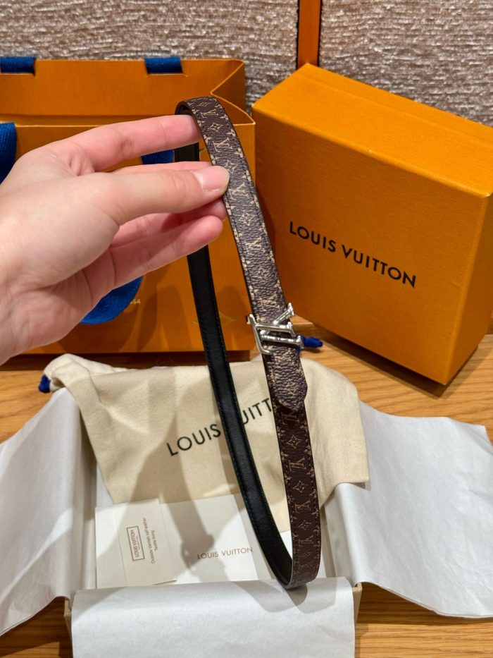 Louis Vuitton Pretty LV Reversible Belt In Beige Leather And Monogram Canvas With A Gold-tone LV Initiales Buckle